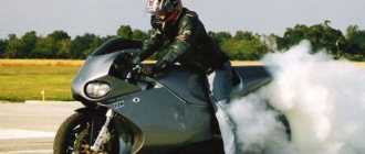 Such different smoke... from a motorcycle exhaust pipe: what does the different colored exhaust smoke indicate?