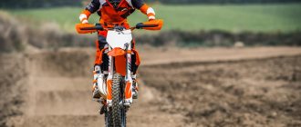 Adult test of the children&#39;s motocross motorcycle KTM 85 SX 2018